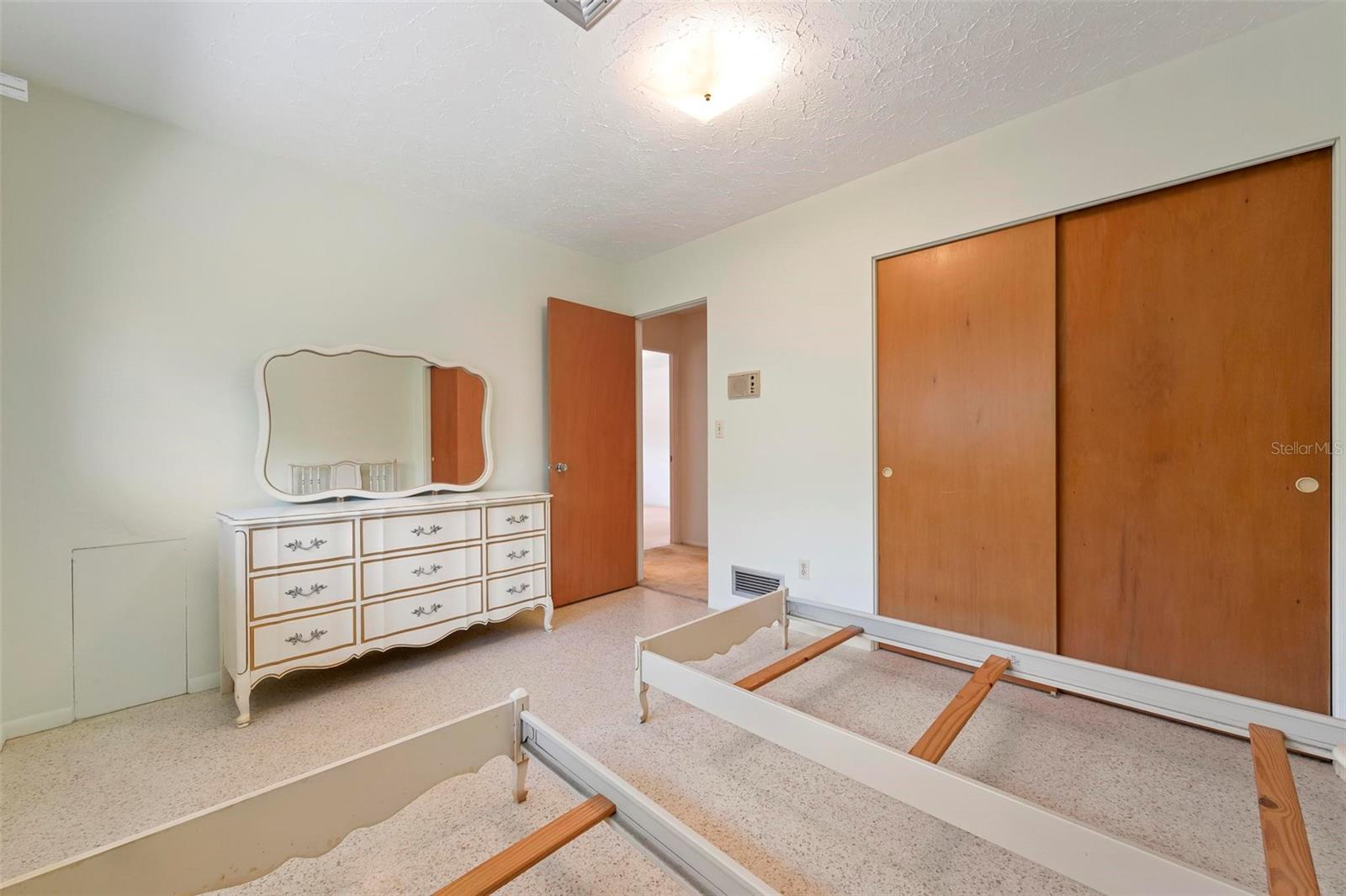 SOUTH GATE - Residential