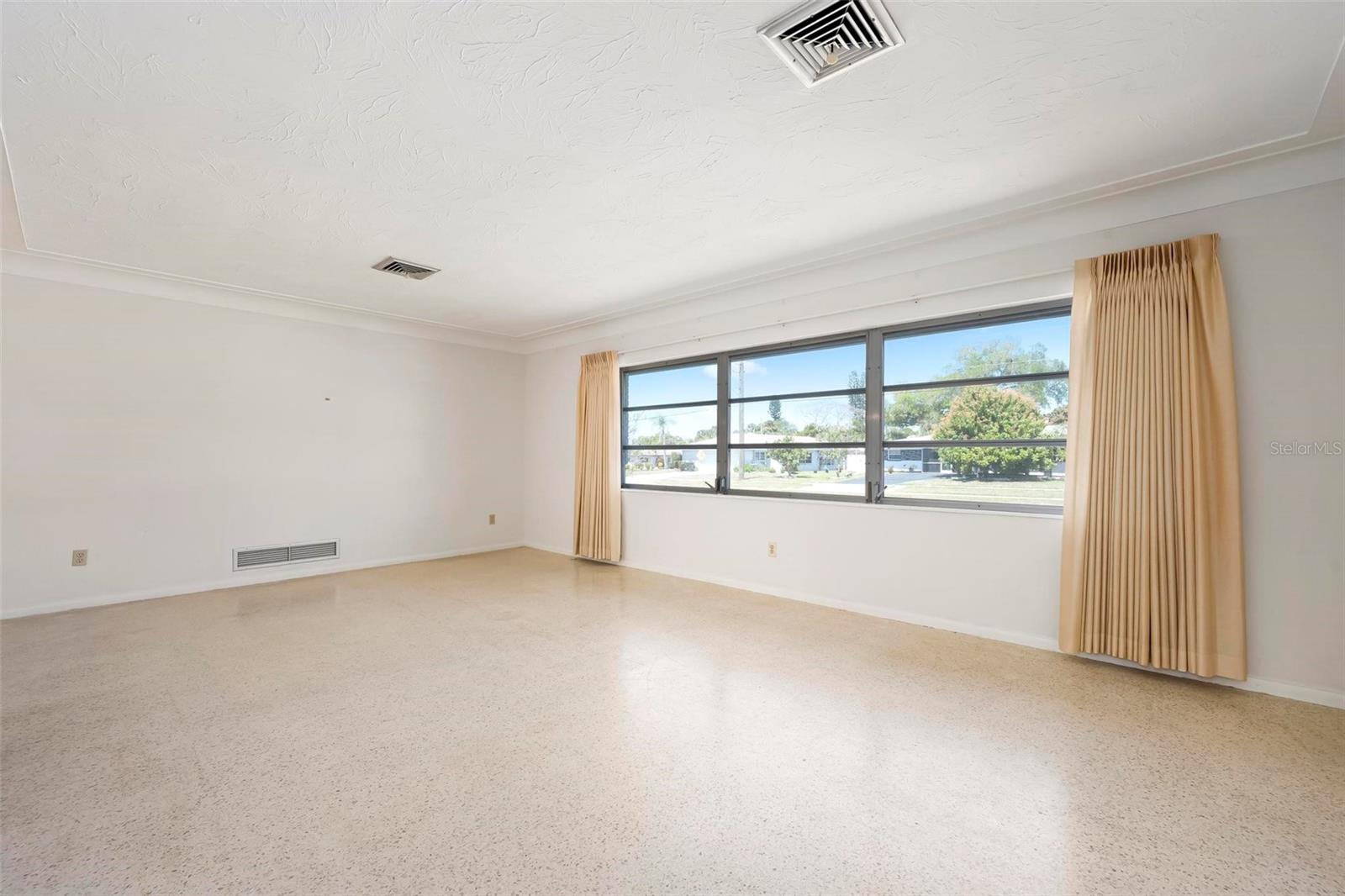 SOUTH GATE - Residential