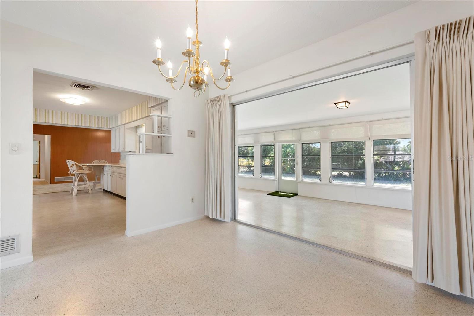 SOUTH GATE - Residential