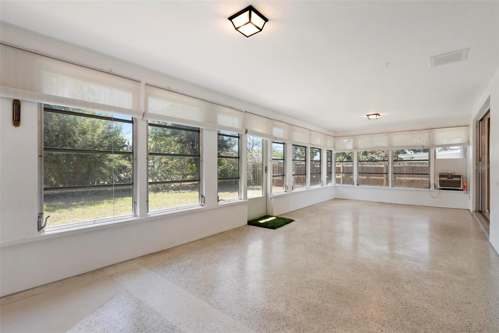 SOUTH GATE - Residential