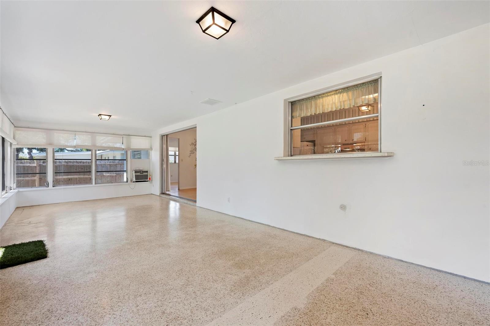 SOUTH GATE - Residential