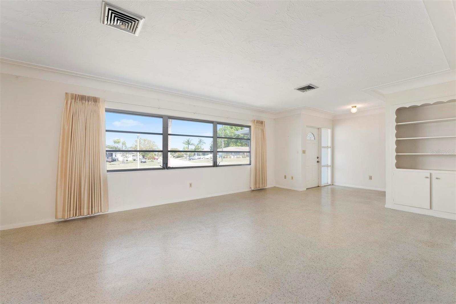 SOUTH GATE - Residential