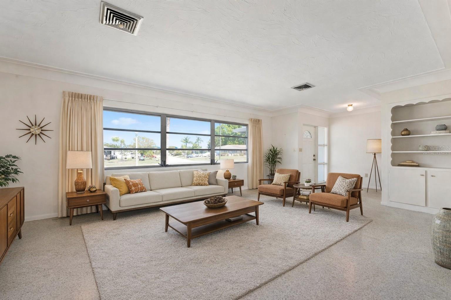 SOUTH GATE - Residential