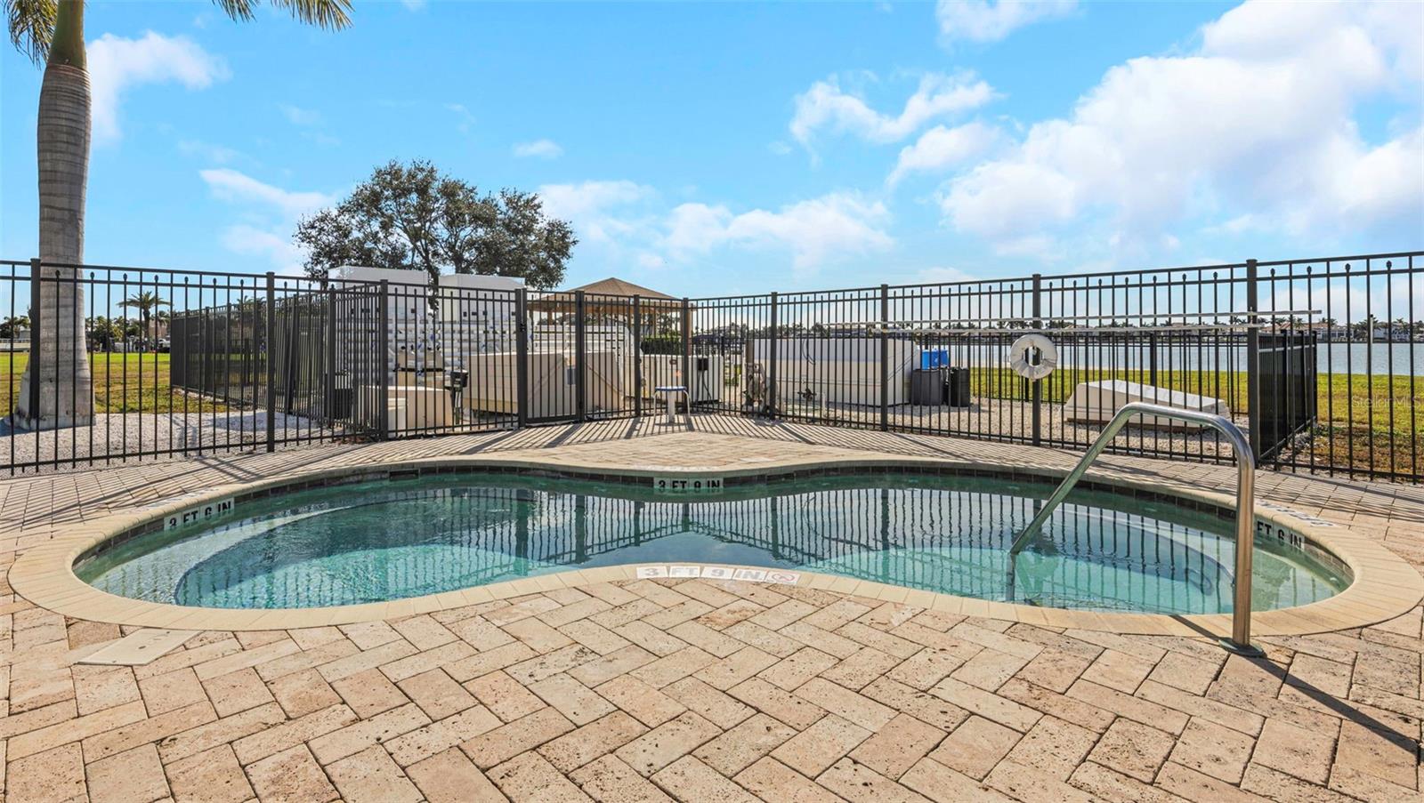 BAYWAY ISLES POINT BRITTANY ONE - Residential