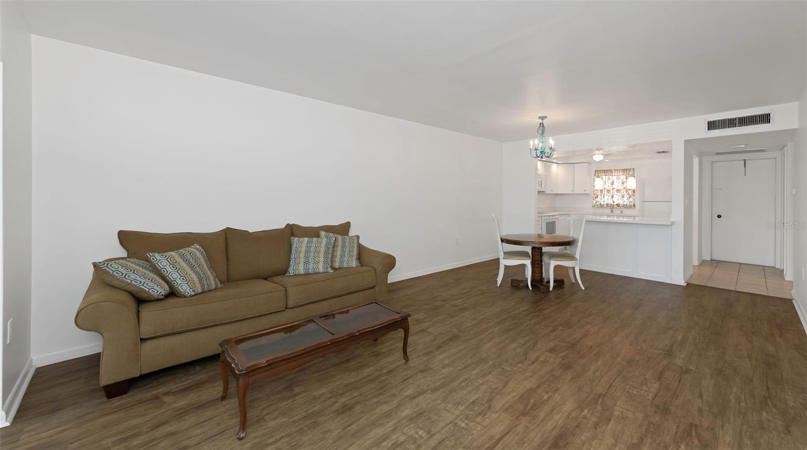 BAYWAY ISLES POINT BRITTANY ONE - Residential