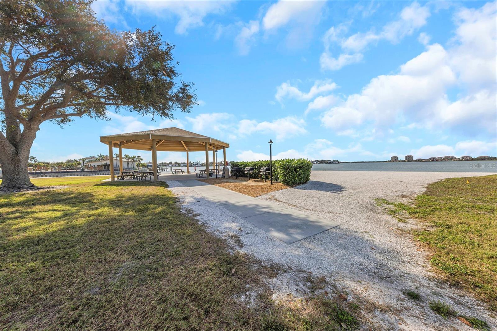 BAYWAY ISLES POINT BRITTANY ONE - Residential