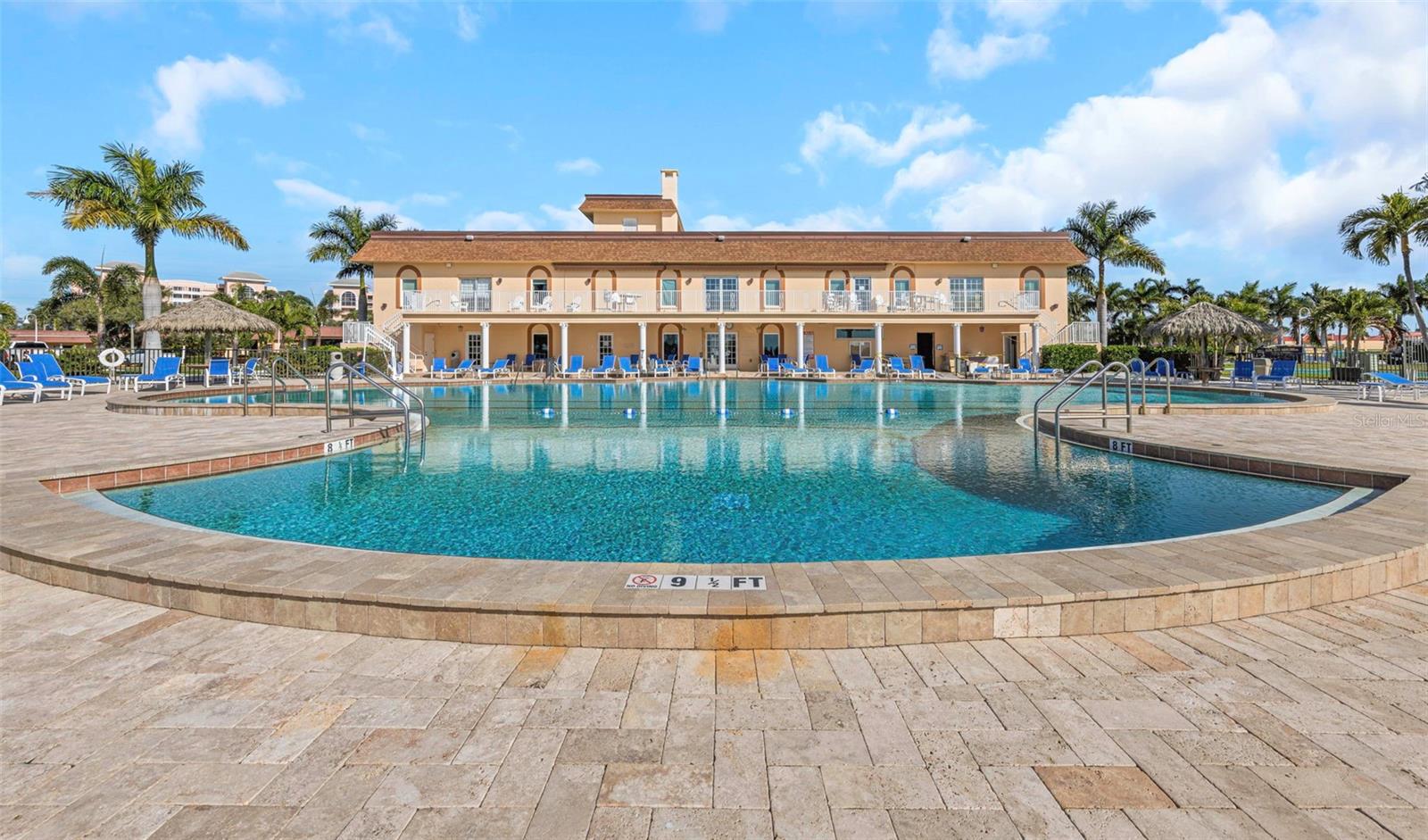 BAYWAY ISLES POINT BRITTANY ONE - Residential