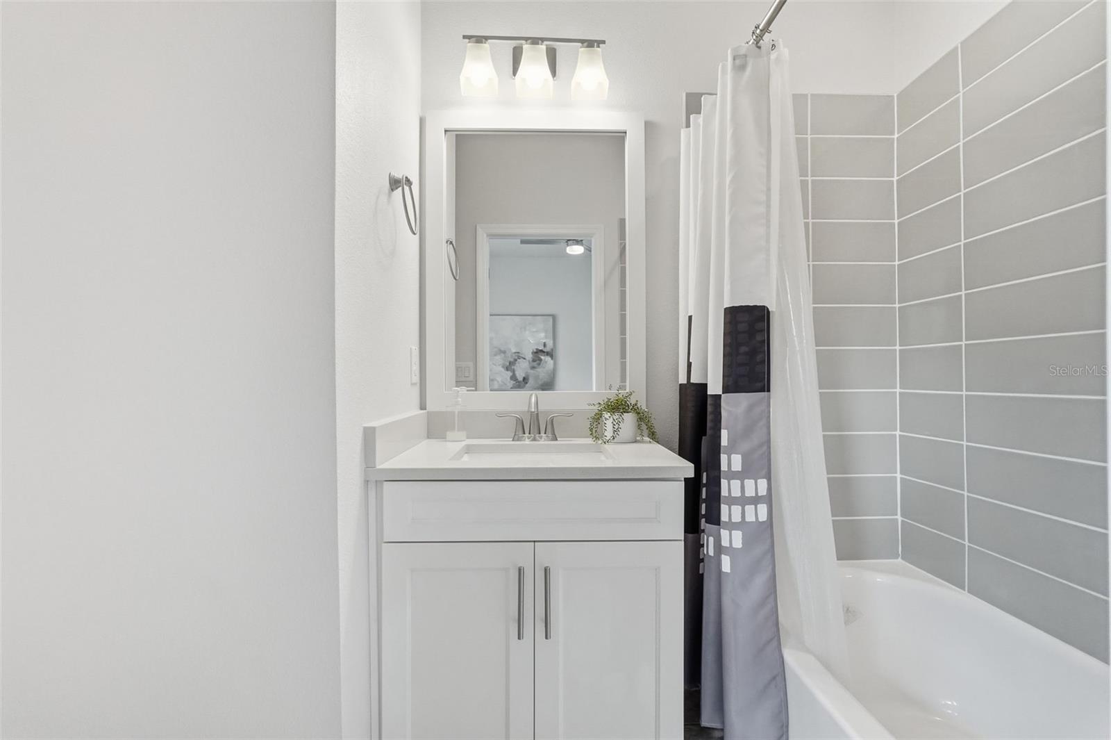 BURLINGTON TWNHMS REP - Residential