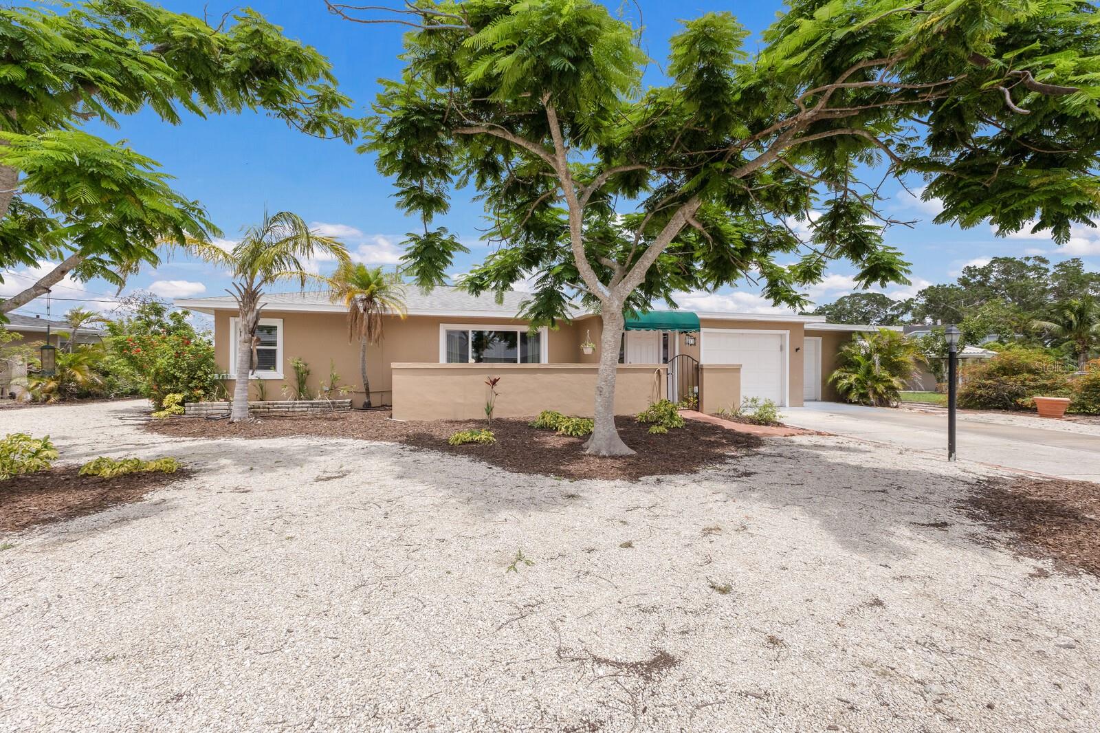 715 FONTANA LANE