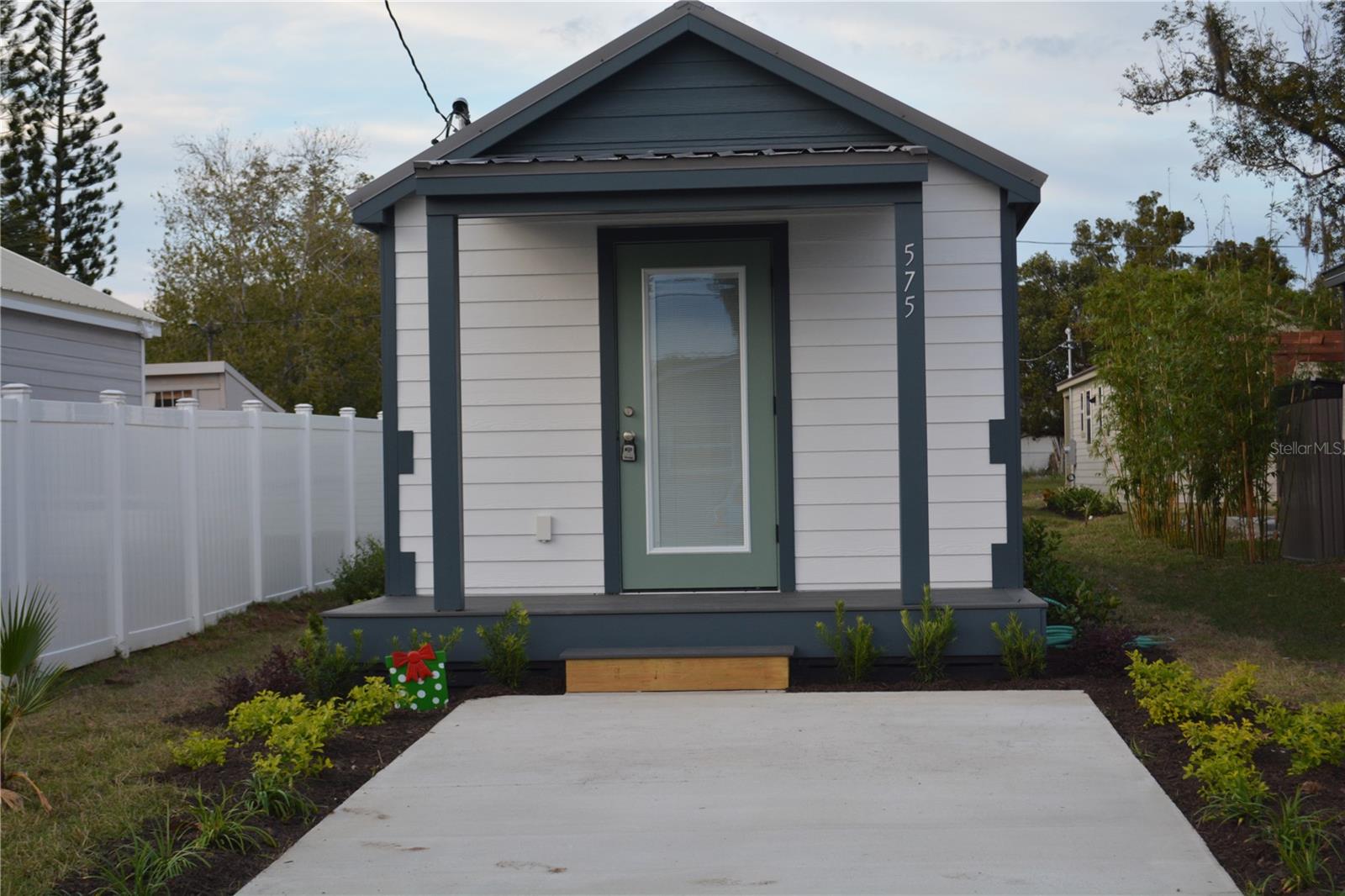 MILTON SQUARE - Residential