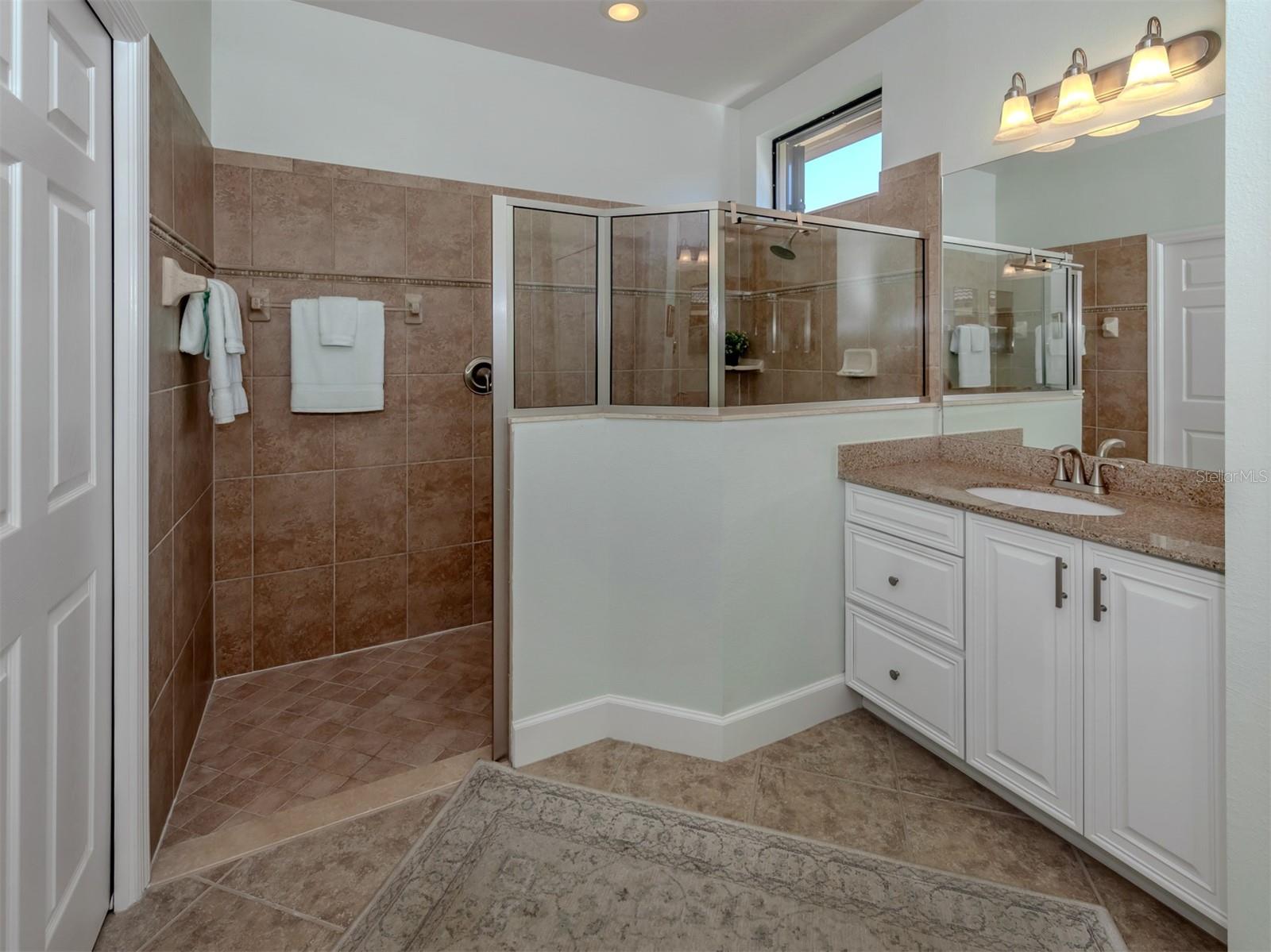 VENETIAN FALLS PH 3 - Residential