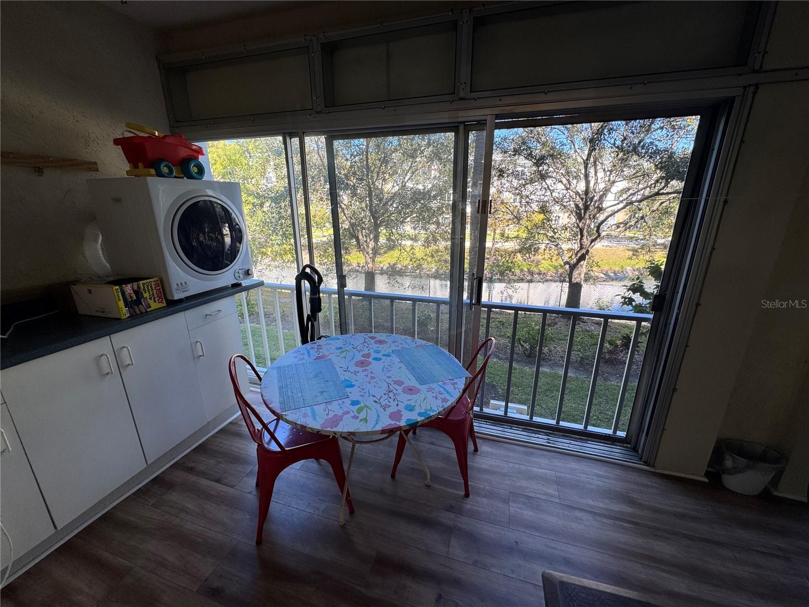 BAYSHORE ON THE LAKE APTS III SEC1 - Residential Lease