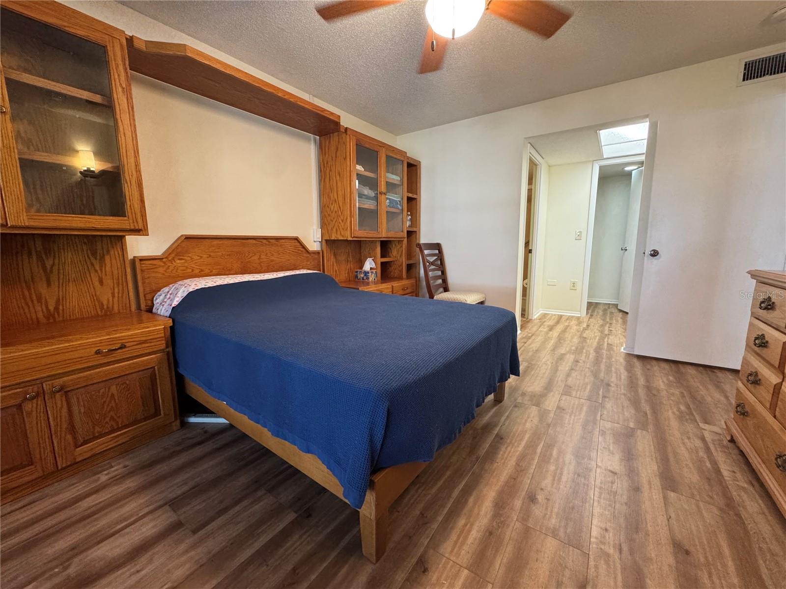 BAYSHORE ON THE LAKE APTS III SEC1 - Residential Lease