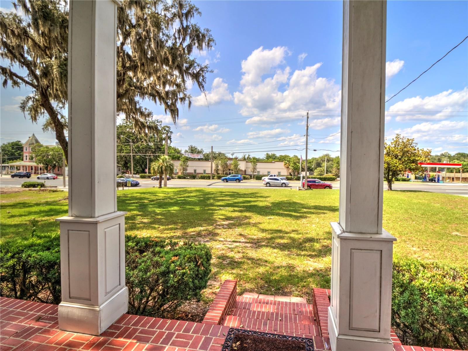 944 E SILVER SPRINGS BOULEVARD