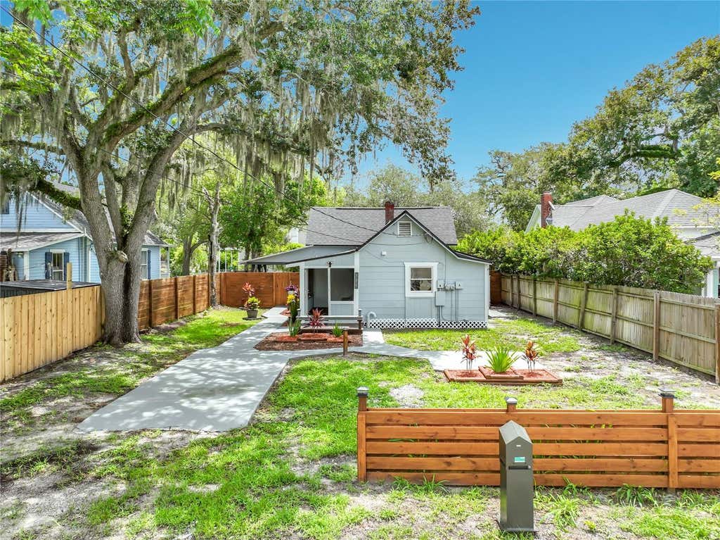 Photo of 306 S Elm Avenue, Sanford, FL 32771 (MLS # O6423664)
