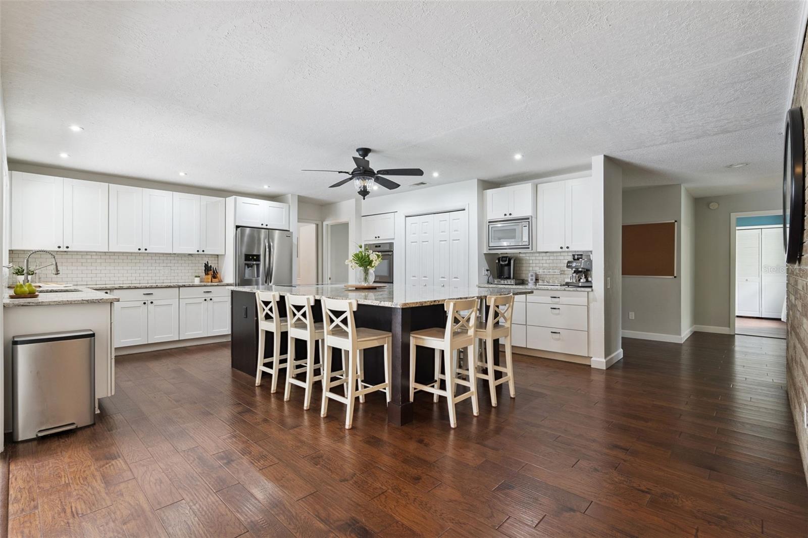 201 LIVE OAK LANE