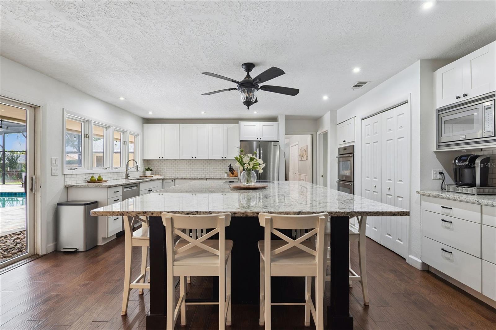 201 LIVE OAK LANE