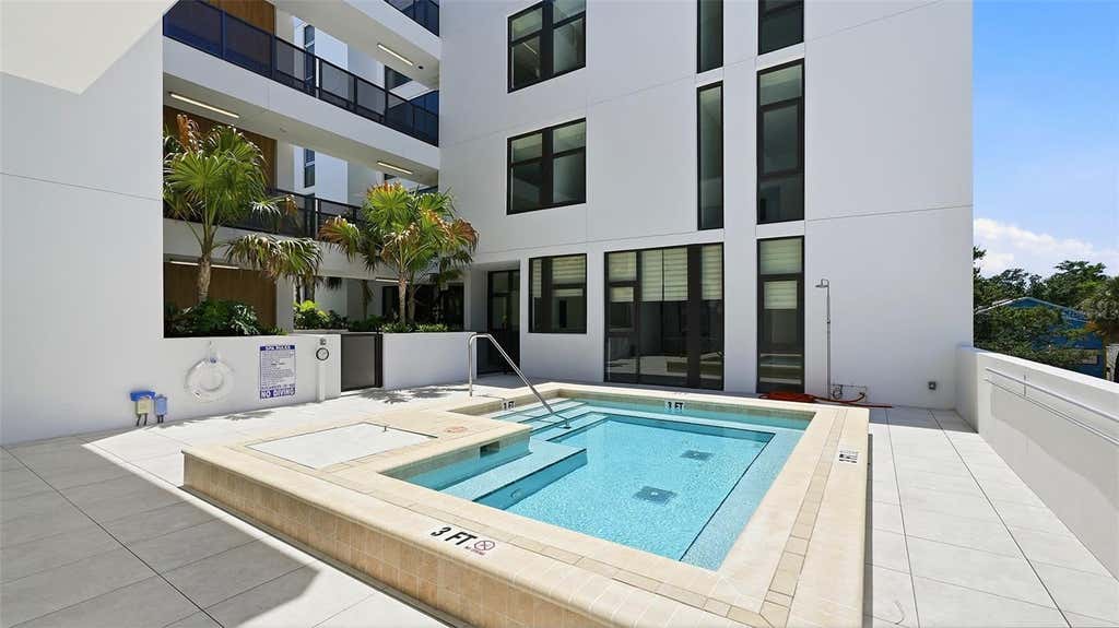 Photo of 430 Kumquat Court #510, Sarasota, FL 34236 (MLS # A4564386)