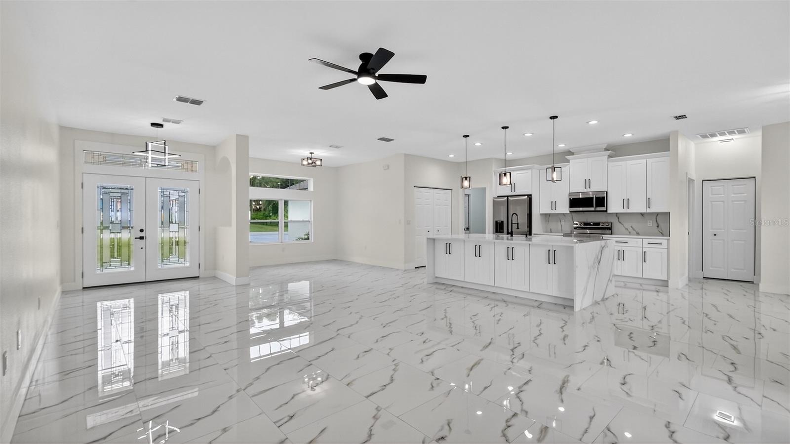 ROYAL HIGHLANDS - Residential
