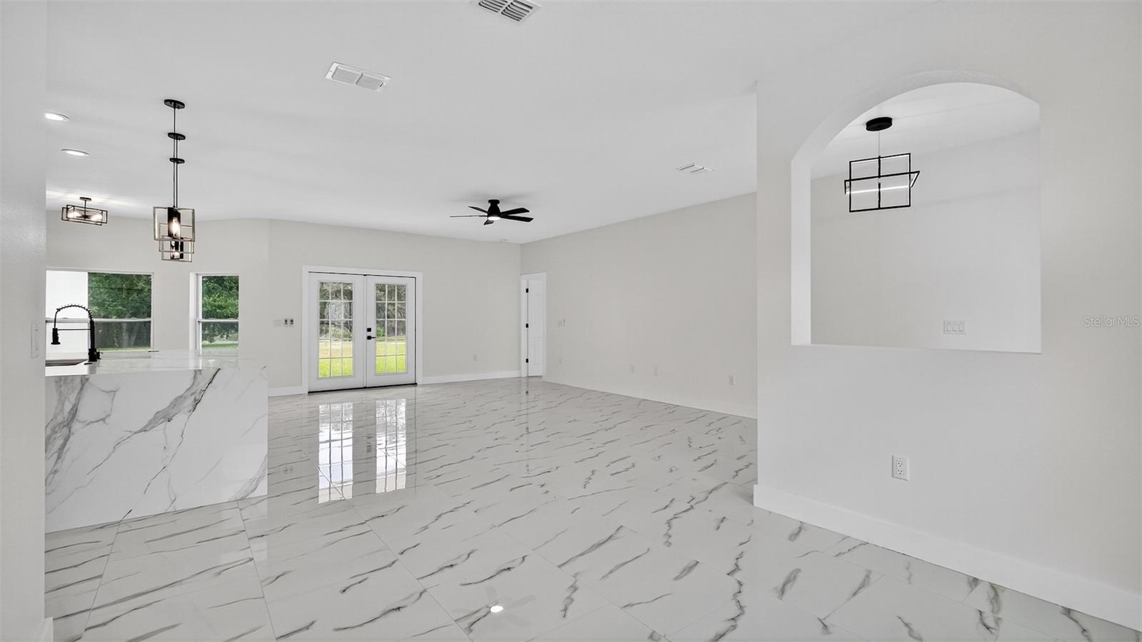 ROYAL HIGHLANDS - Residential