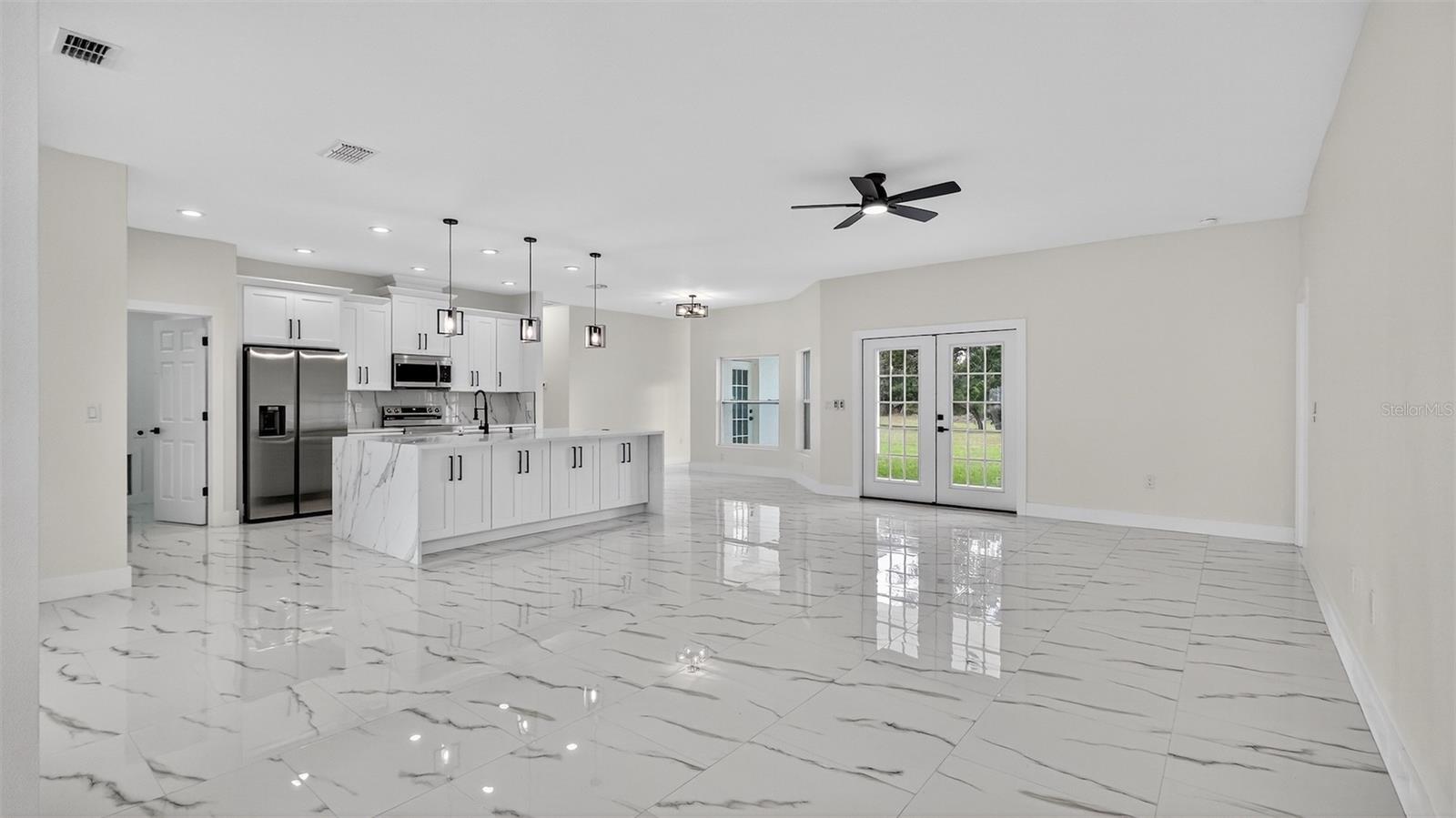 ROYAL HIGHLANDS - Residential