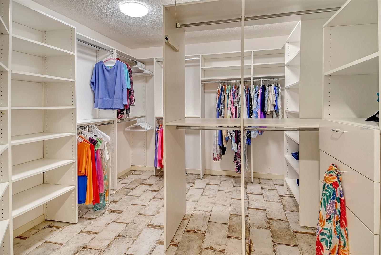 WINDING OAKS - Residential