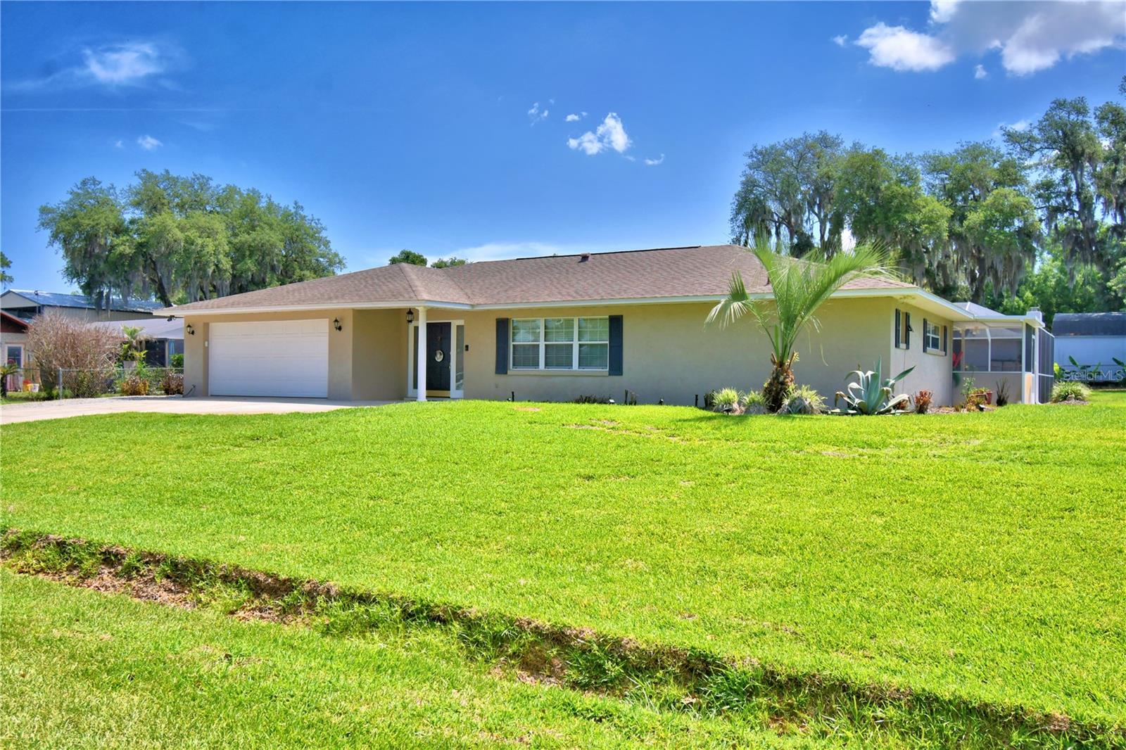 LAKE THOMAS WOODS - Residential
