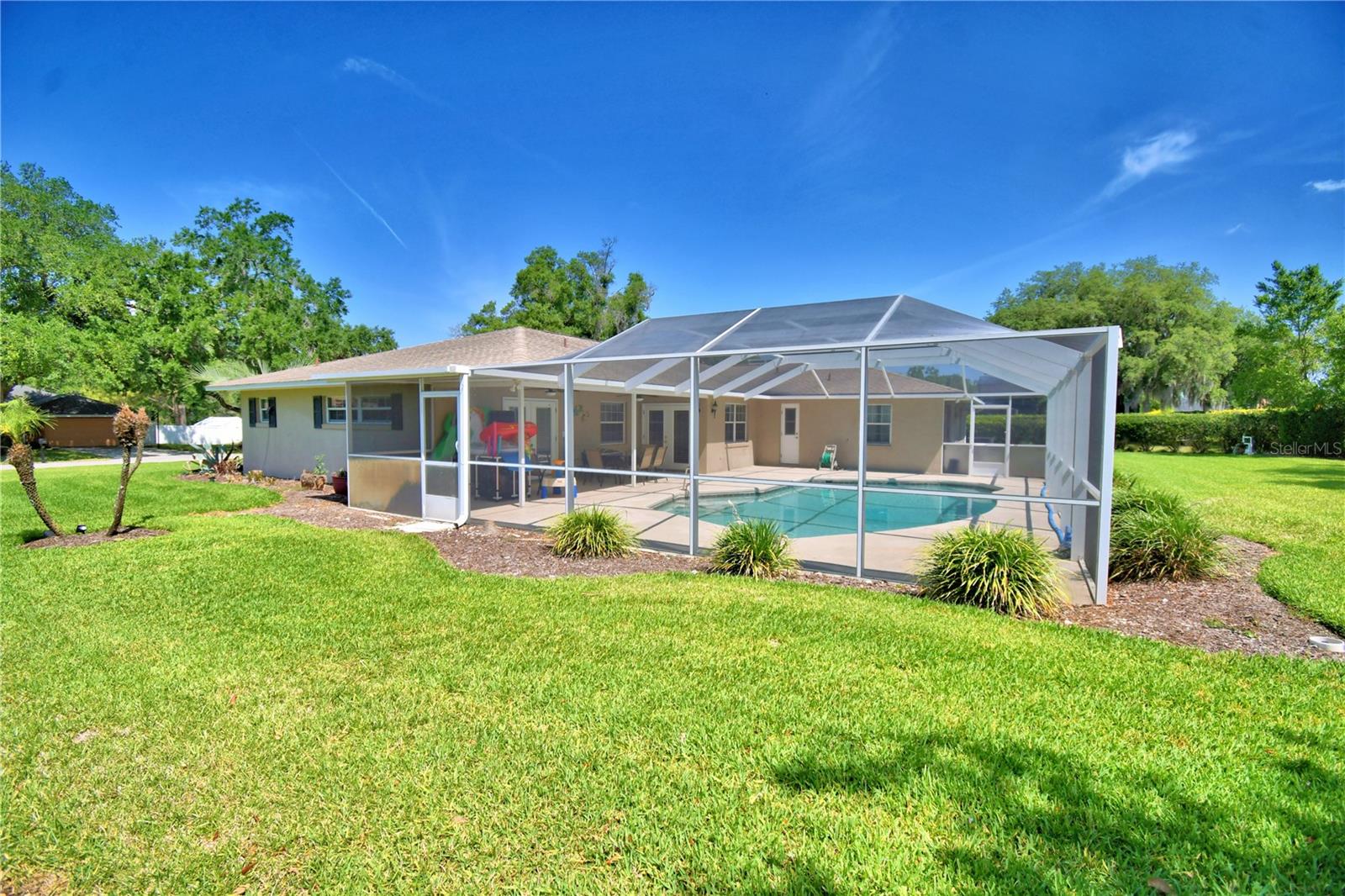LAKE THOMAS WOODS - Residential