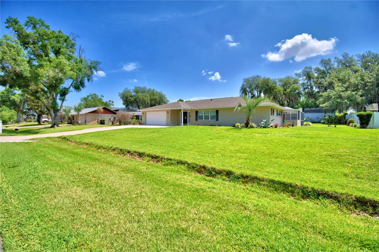 LAKE THOMAS WOODS - Residential