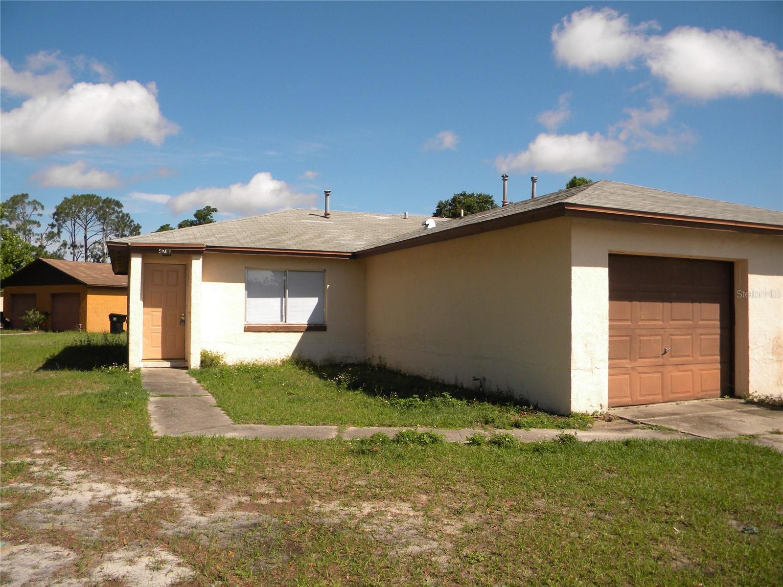 2 bedroom, 2 bath duplex for rent in Orlando, FL. Central Heat & Air, Range, Refrigerator, Dishwasher, Disposal with a 1 Car Garage.
