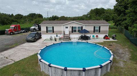 A home in LAKELAND