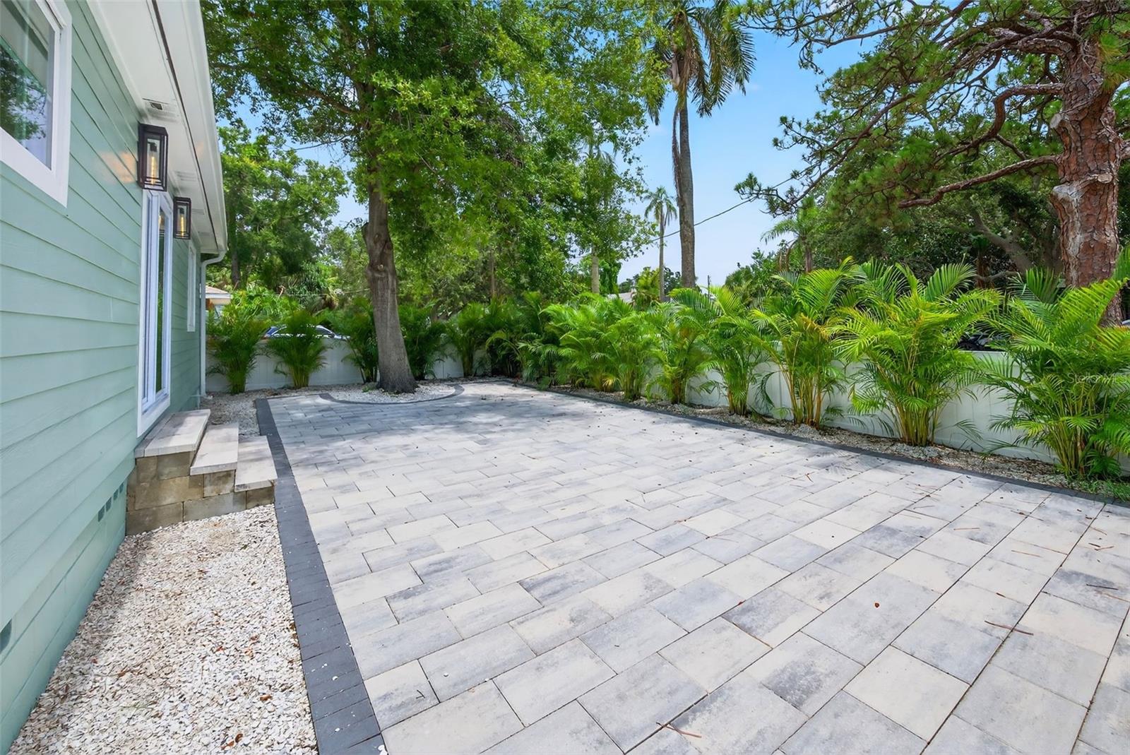 ROUSLYNN - Residential