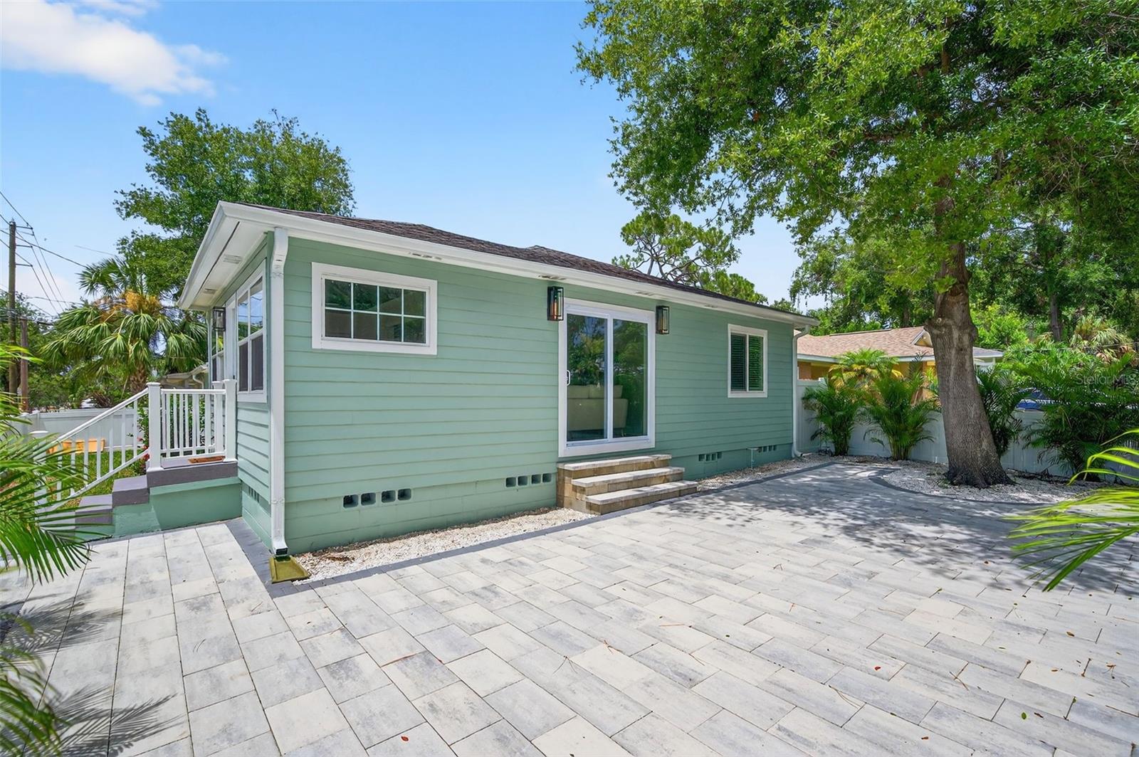 ROUSLYNN - Residential