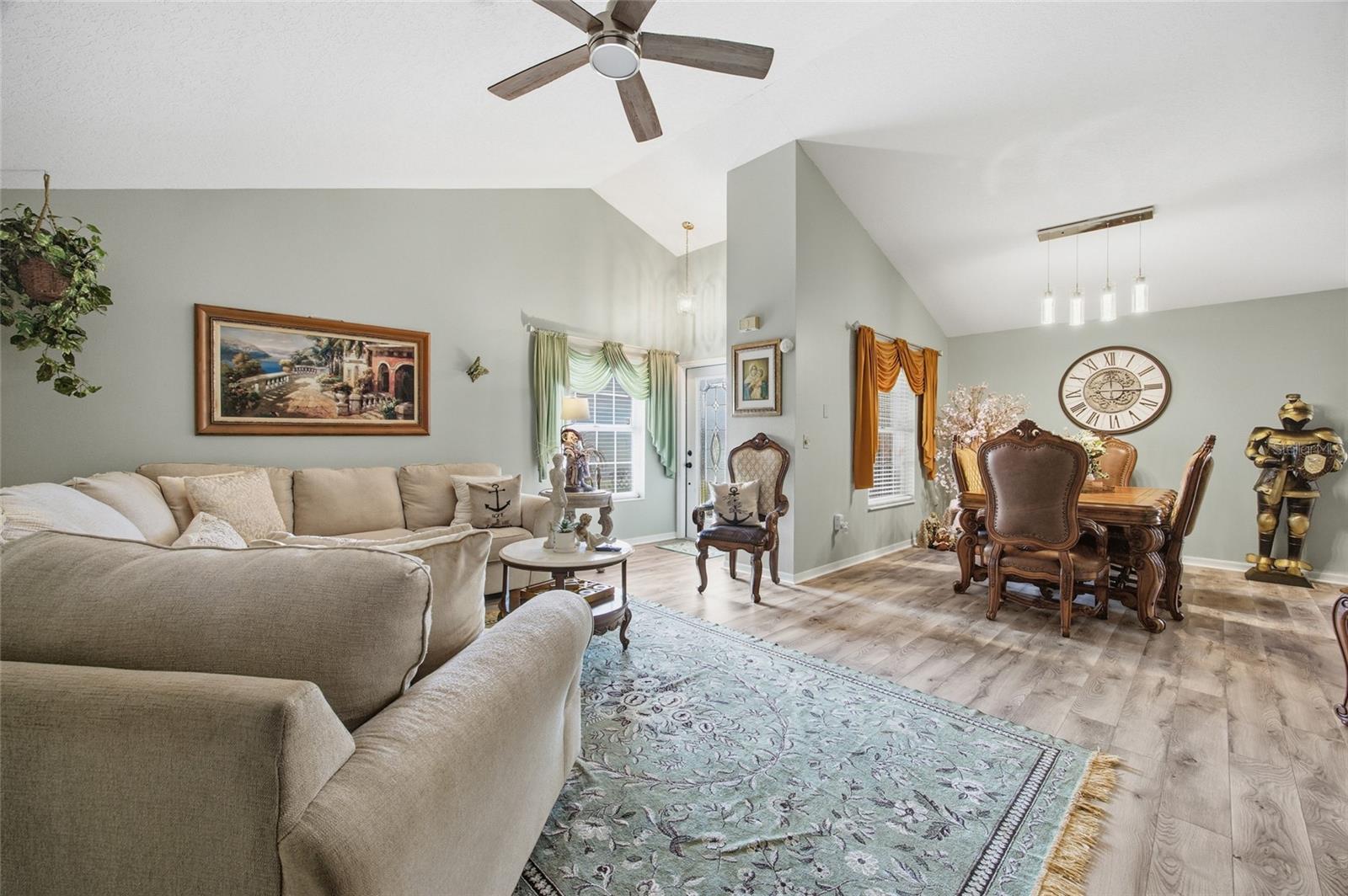 CALA HILLS UN 01 - Residential