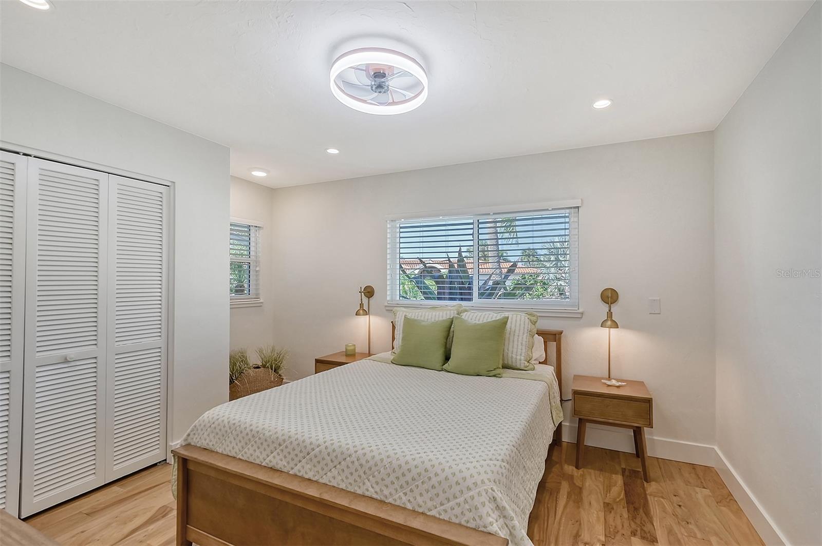 SIESTA ISLES - Residential