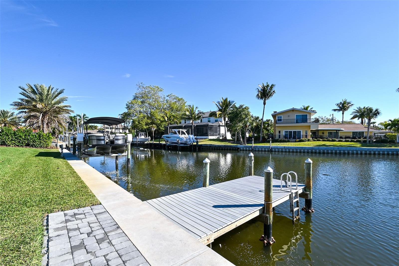 SIESTA ISLES - Residential