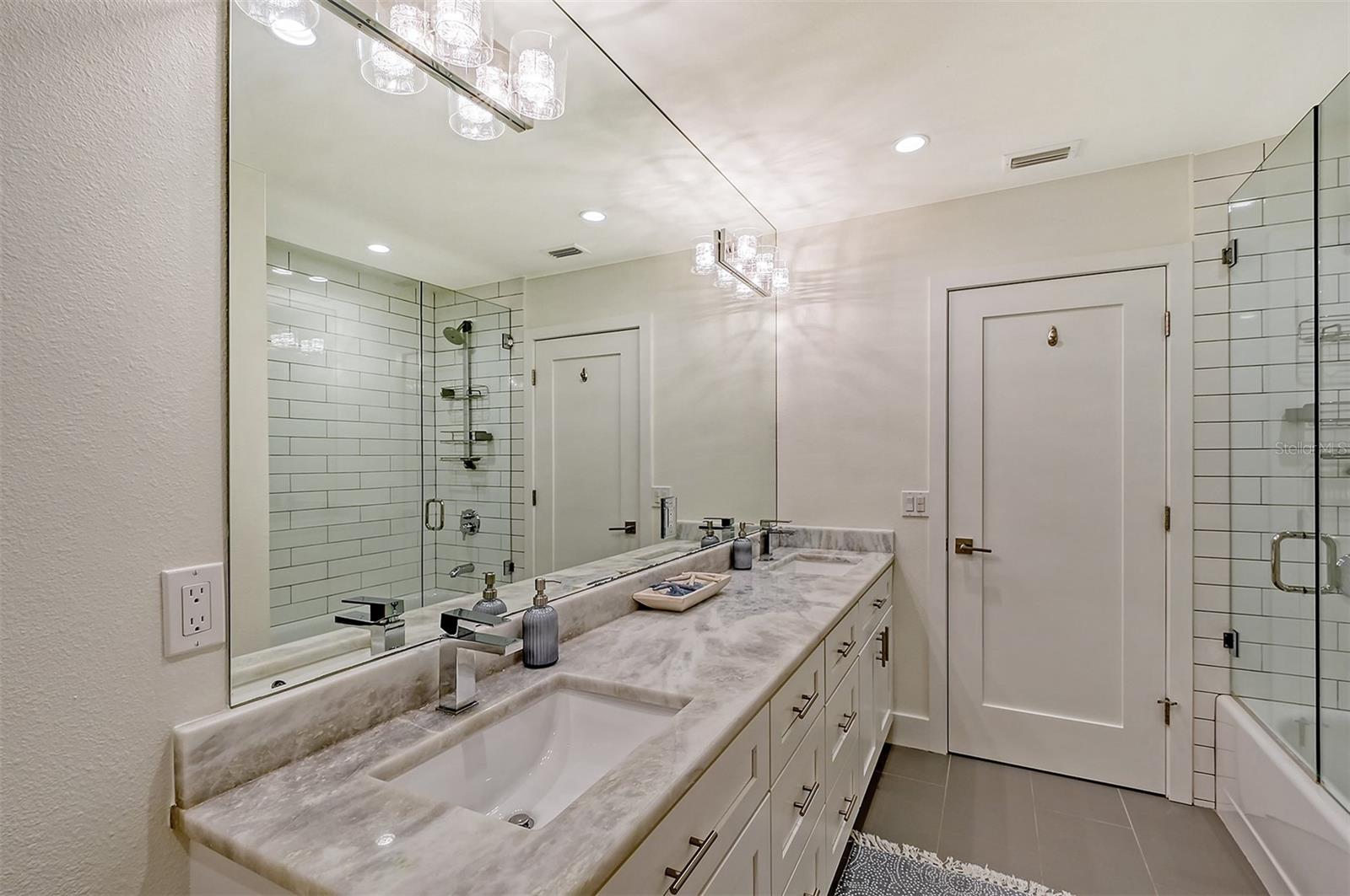 SIESTA ISLES - Residential