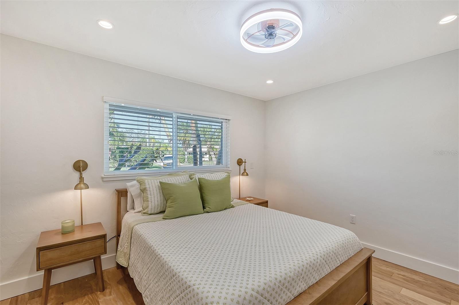 SIESTA ISLES - Residential