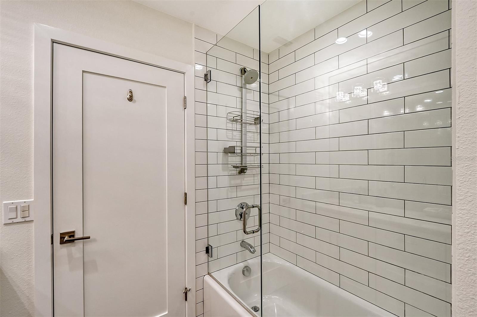 SIESTA ISLES - Residential