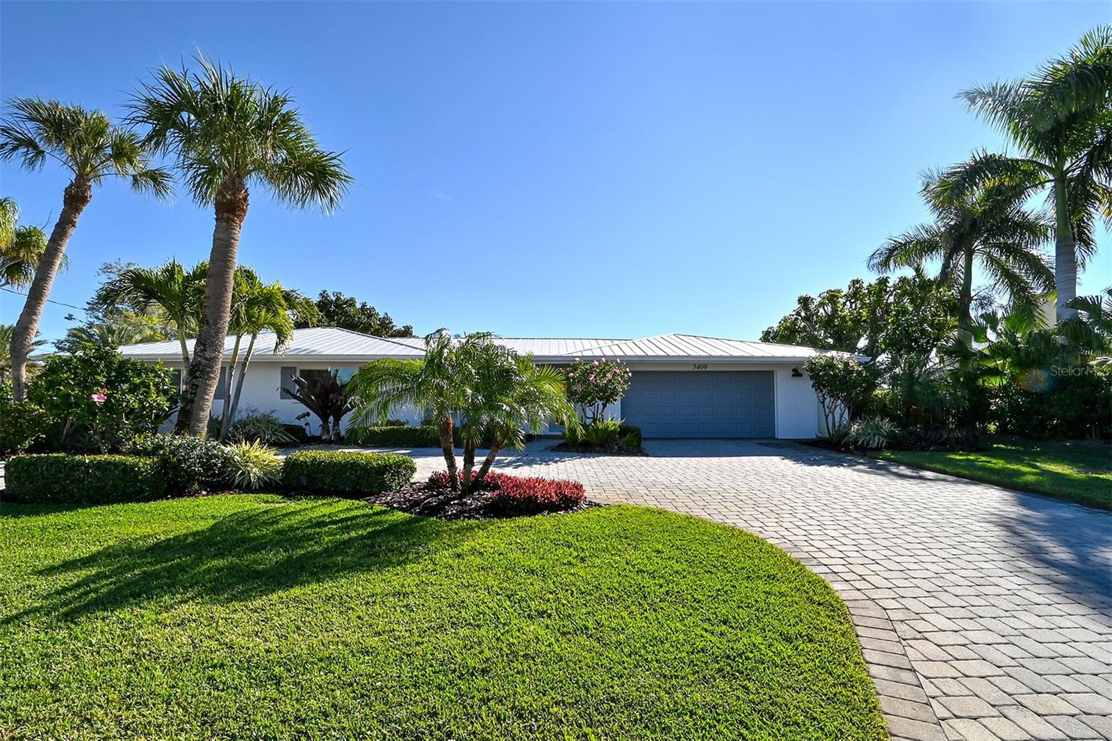 SIESTA ISLES - Residential