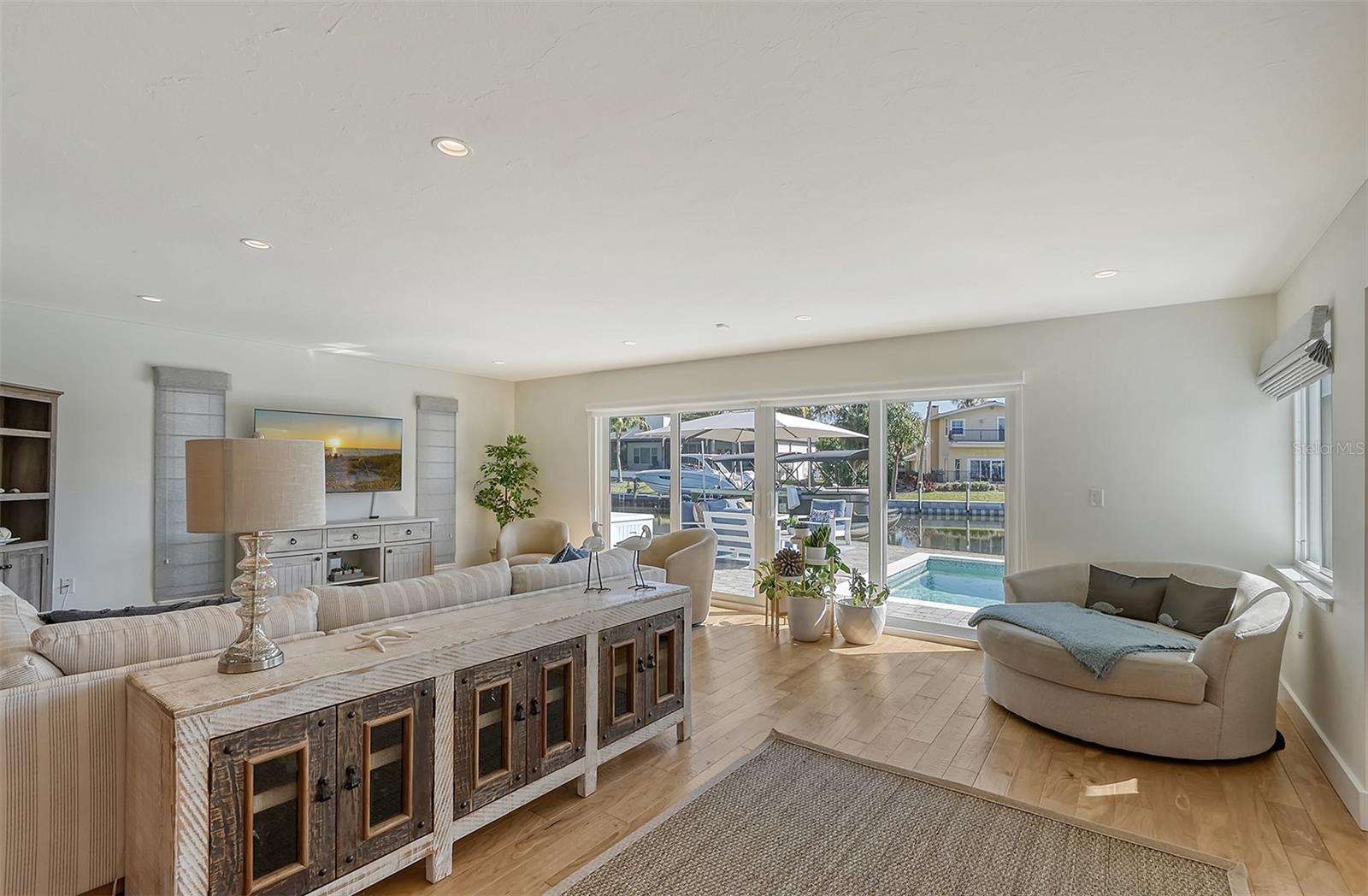 SIESTA ISLES - Residential