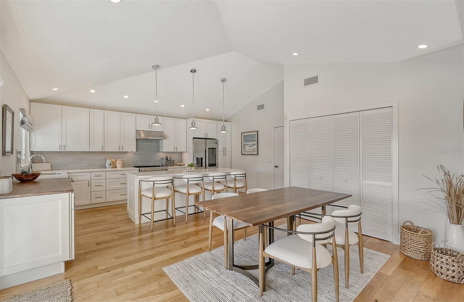 SIESTA ISLES - Residential