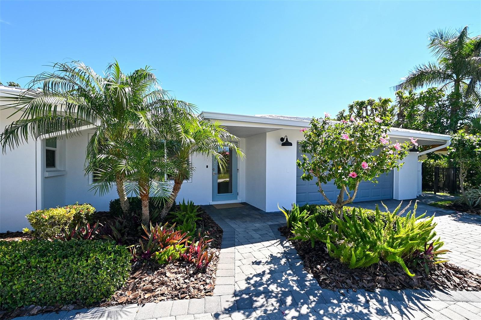 SIESTA ISLES - Residential