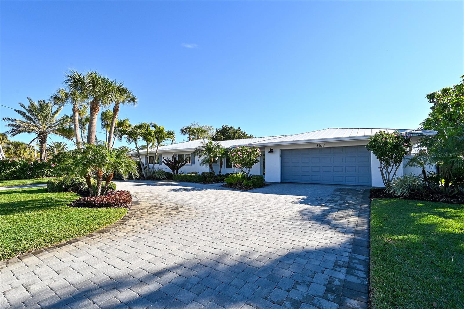 SIESTA ISLES - Residential