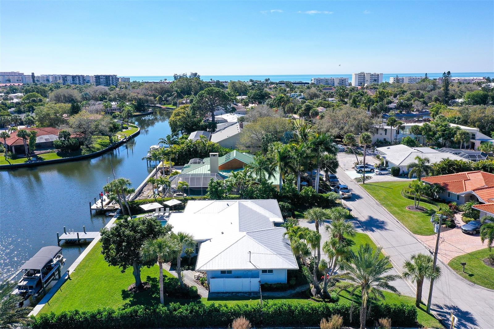 SIESTA ISLES - Residential