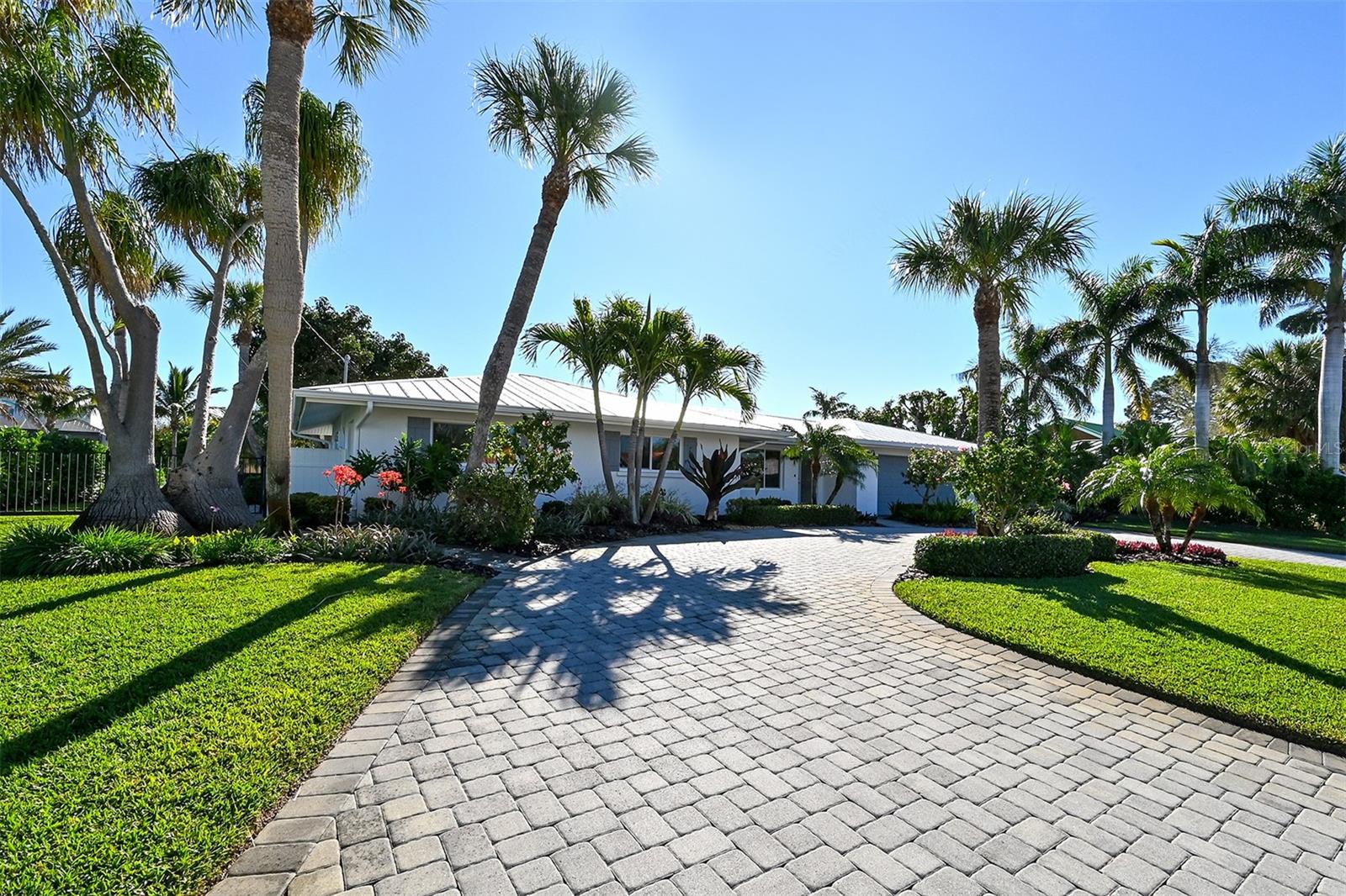 SIESTA ISLES - Residential