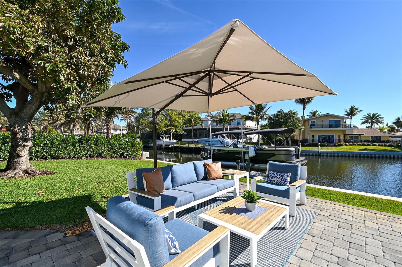 SIESTA ISLES - Residential