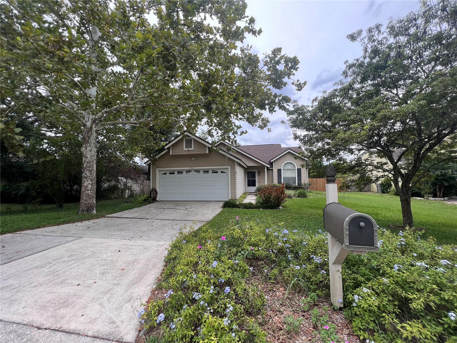 Welcome to this charming 3-bedroom, 2-bathroom home nestled in the peaceful community of Sheeler Oaks. Thoughtfully maintained and move-in ready, this home offers a warm and inviting atmosphere with a functional layout perfect for families or first-time buyers.
Enjoy the convenience of a great location—just minutes from schools, parks, shopping, and major highways—while still enjoying the serenity of a quiet neighborhood. Don’t miss the opportunity to make this lovely Apopka home yours!
