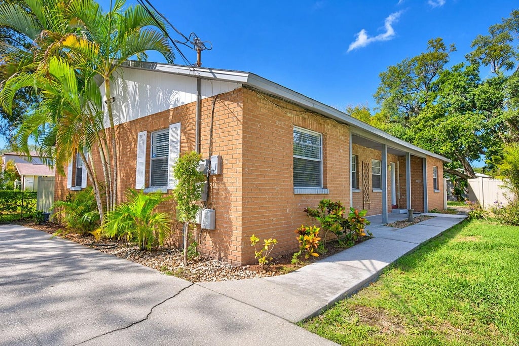 Photo of 6309 S Macdill Avenue, Tampa, FL 33611 (MLS # TB8554031)