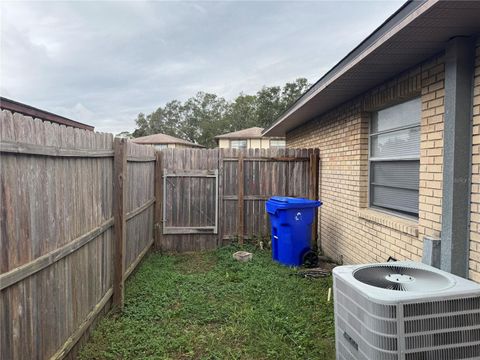 A home in LAKELAND